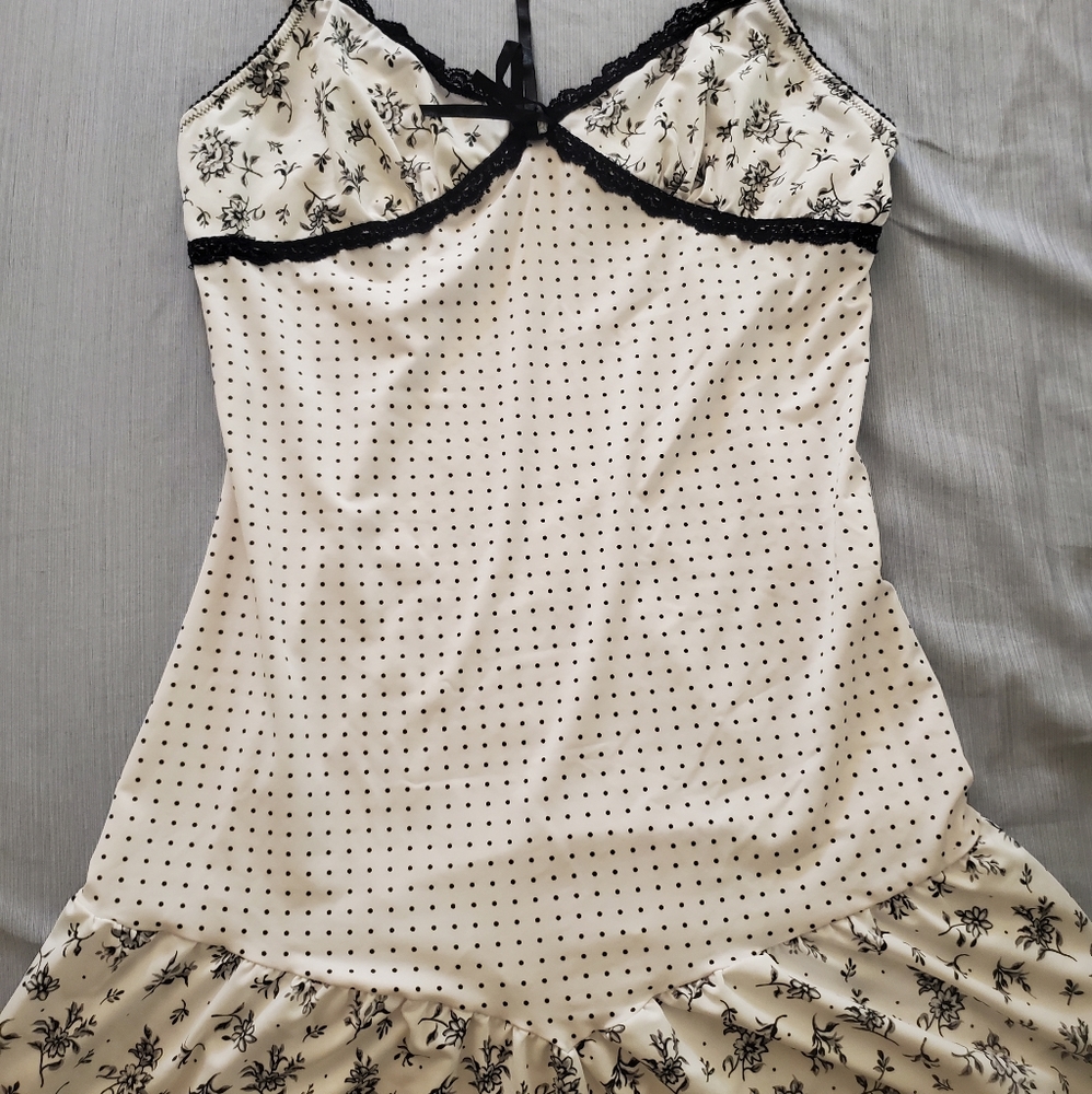 White & black nightie
